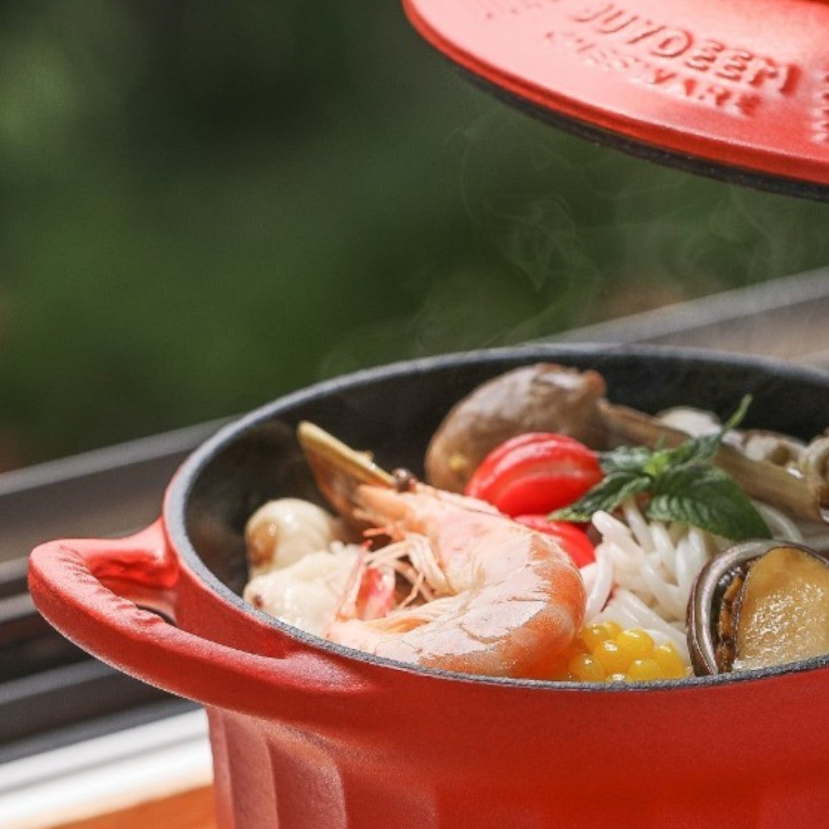 Buydeem CP541 Enamelled Cast Iron Pot 1.8L Kitchen Pastel Red