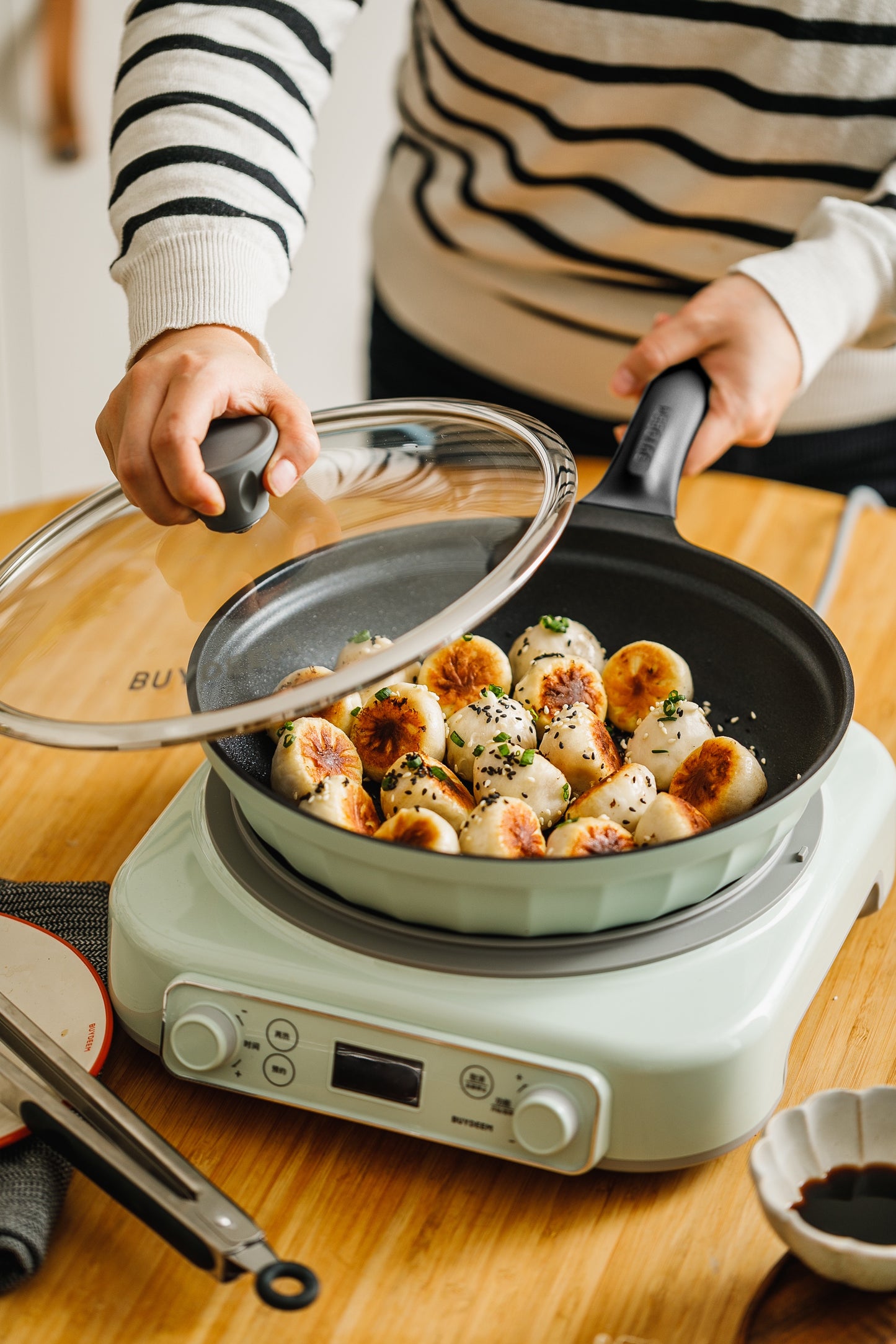 Buydeem CP102 30 cm Non-Stick Aluminum Pan with Lid Green