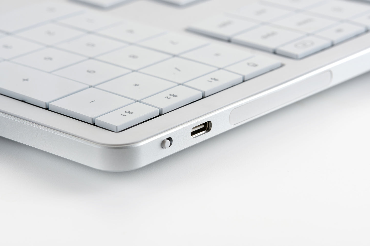 CLEVETURA CLVX 1 RGB Touch-Tastatur MacOS Windows Linux Weiß