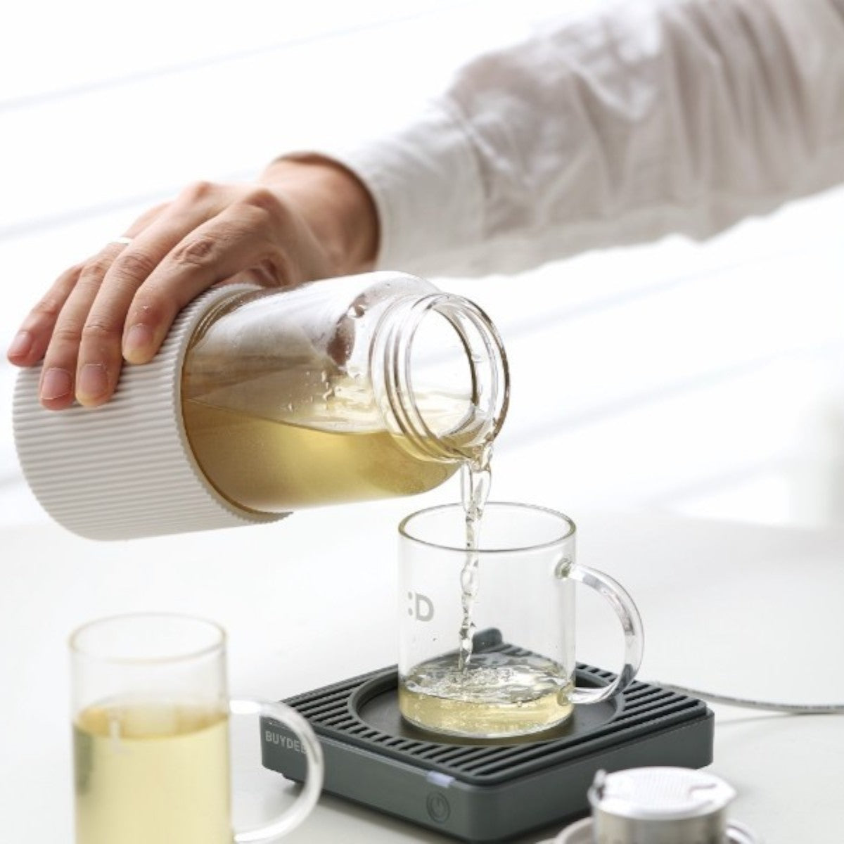 Buydeem DG42 300 ml White Glass Bottle with Infuser