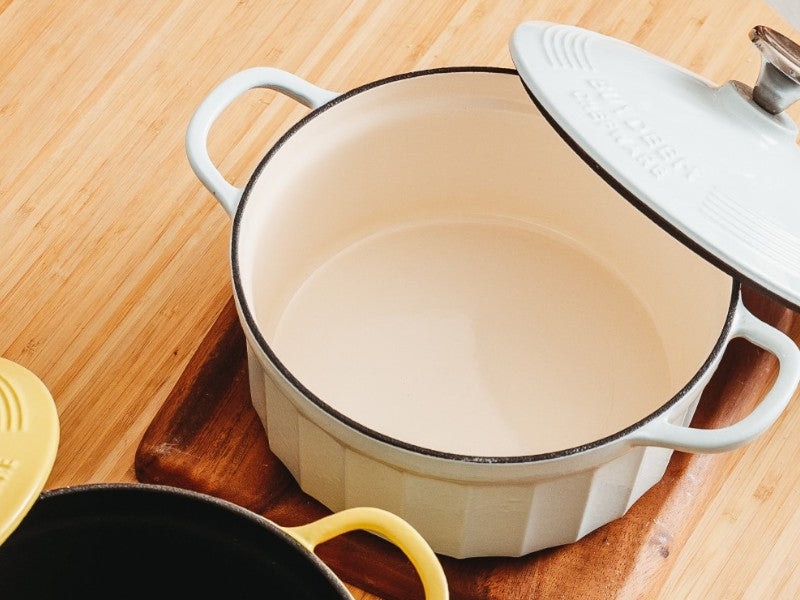 Naczynie żeliwne Buydeem CP521 emaliowane 2,9l kuchenne Pastelowe Białe