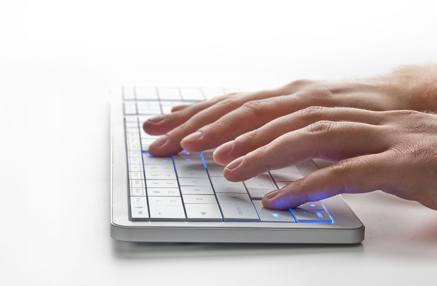 CLEVETURA CLVX 1 RGB Touch-Tastatur MacOS Windows Linux Weiß