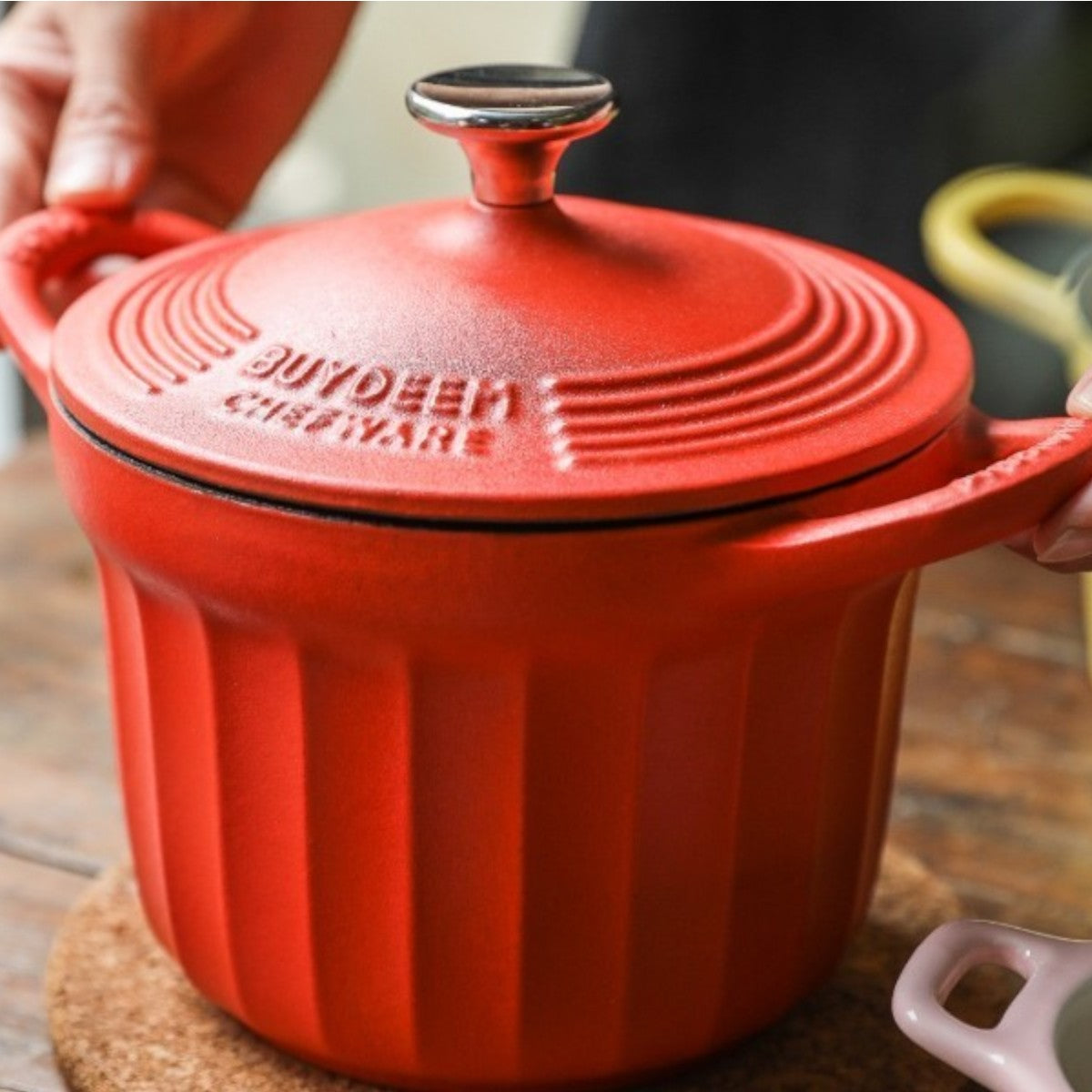 Buydeem CP541 Enamelled Cast Iron Pot 1.8L Kitchen Pastel Red