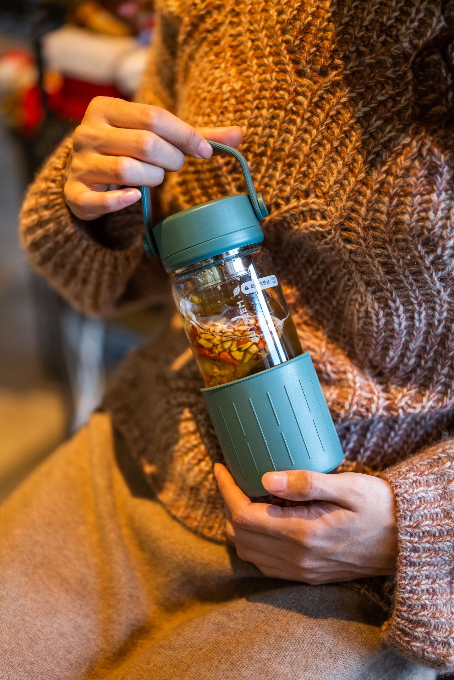 Buydeem DG42 Green Glass Bottle with Tea Infuser 300 ml